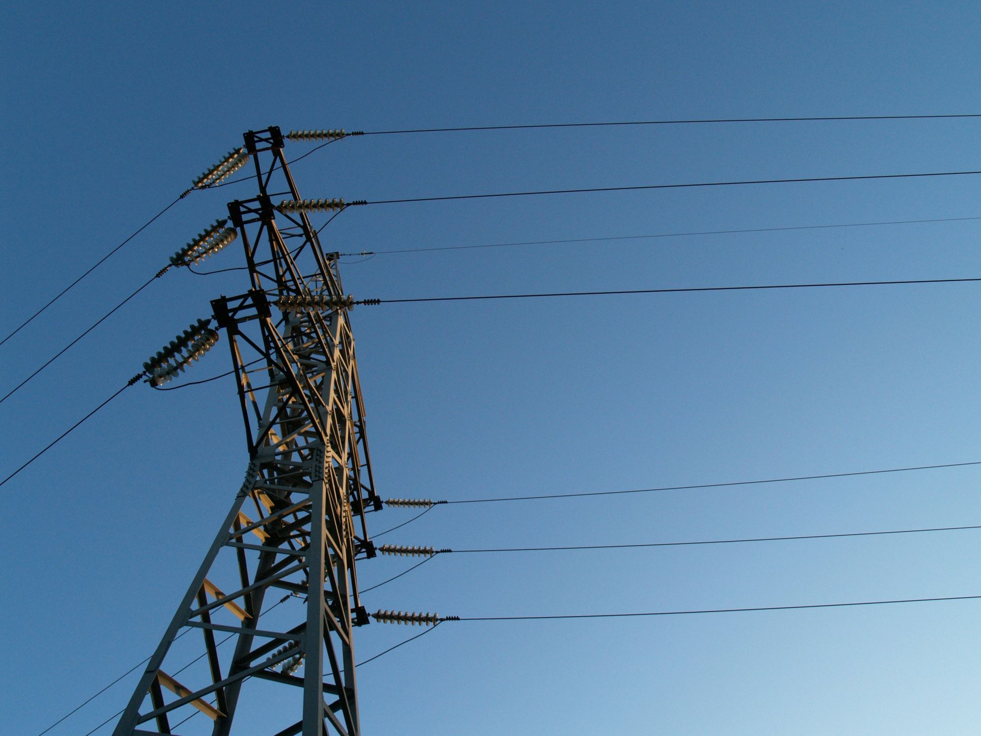 Zdjęcie okładkowe wpisu Nowy GPT-5 jest potężny, ale jego apetyt na energię przeraża. OpenAI milczy na temat kosztów