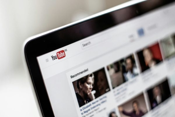 YouTube fot. NordWood Themes / Unsplash