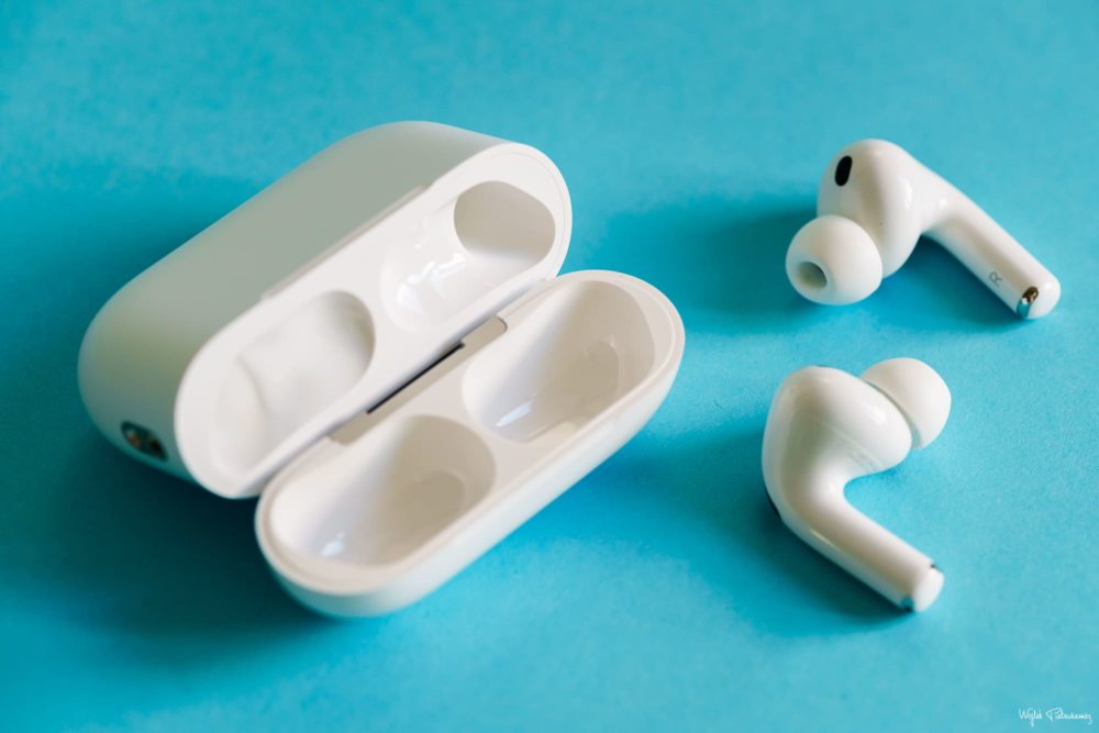 Zdjęcie okładkowe do wpis Apple wydaje beta firmware dla AirPods z&nbsp;funkcjami iOS 27 —&nbsp;nowy interfejs i&nbsp;własny EQ