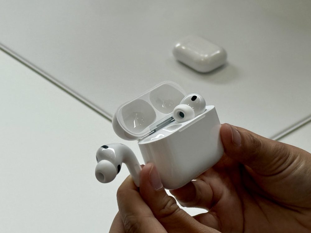 Zdjęcie okładkowe do wpis Ukryta funkcja AirPods Pro 3. Czip U2 zdradza plany Apple na przyszłość