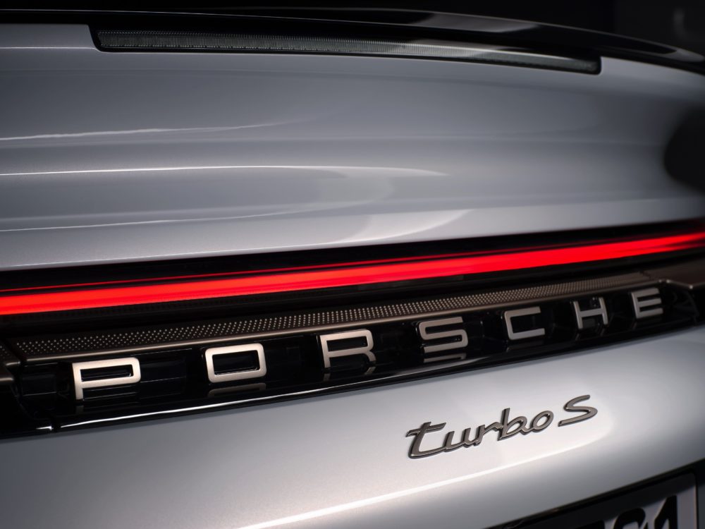 Zdjęcie okładkowe do wpis Koniec w&nbsp;pełni elektrycznego 911 i&nbsp;cięcia w&nbsp;fabrykach. Porsche ratuje zyski i&nbsp;wraca do&nbsp;korzeni