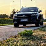 Zdjęcie okładkowe wpisu: Auto tygodnia #56 – Volkswagen Touareg R-Line 3.0 V6 TDI. Dyskretny urok mocy teraz znacznie taniej [galeria]