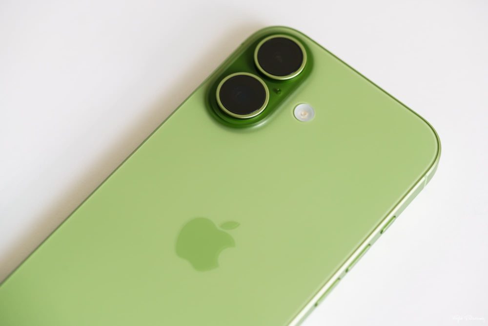 Zdjęcie okładkowe do wpis Twój&nbsp;iPhone, Twoje&nbsp;zasady. Jak spersonalizować ekran początkowy w&nbsp;iOS 26?