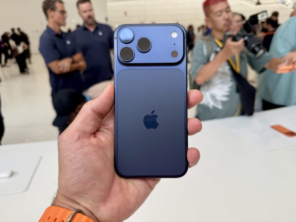 Zdjęcie okładkowe do wpis iPhone sam się zablokuje, gdy&nbsp;ktoś go&nbsp;wyrwie z&nbsp;ręki – Apple pracuje nad&nbsp;nową funkcją