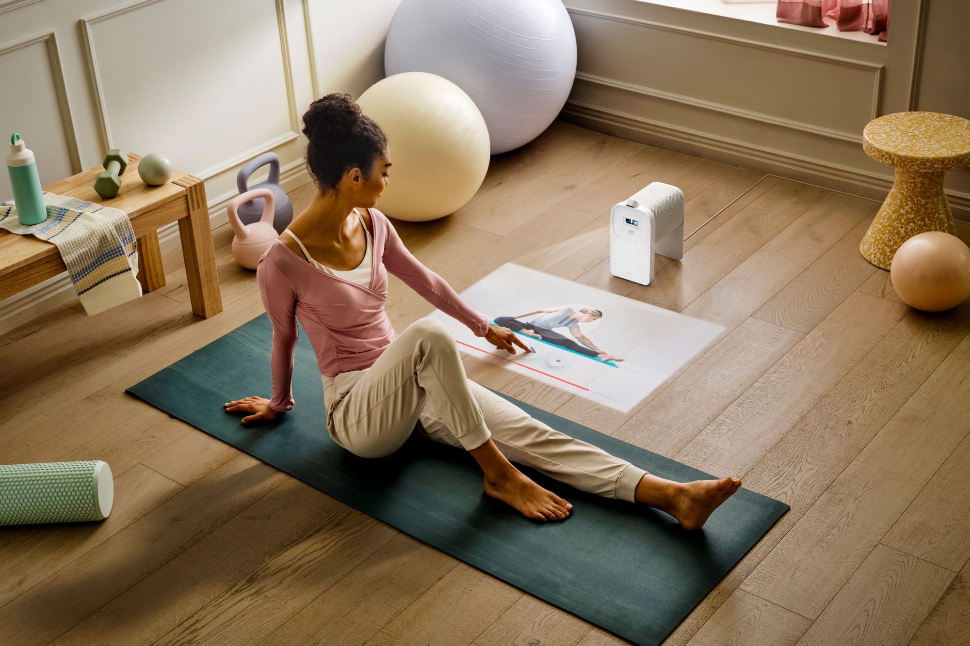 Dotknij blatu lub ściany, by sterować obrazem. Nowy projektor Samsung The Premiere 5 wchodzi do Polski