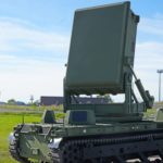 Zdjęcie okładkowe wpisu: Nowa broń USA: 10-tonowy robot, który impulsem mikrofalowym „smaży” roje dronów