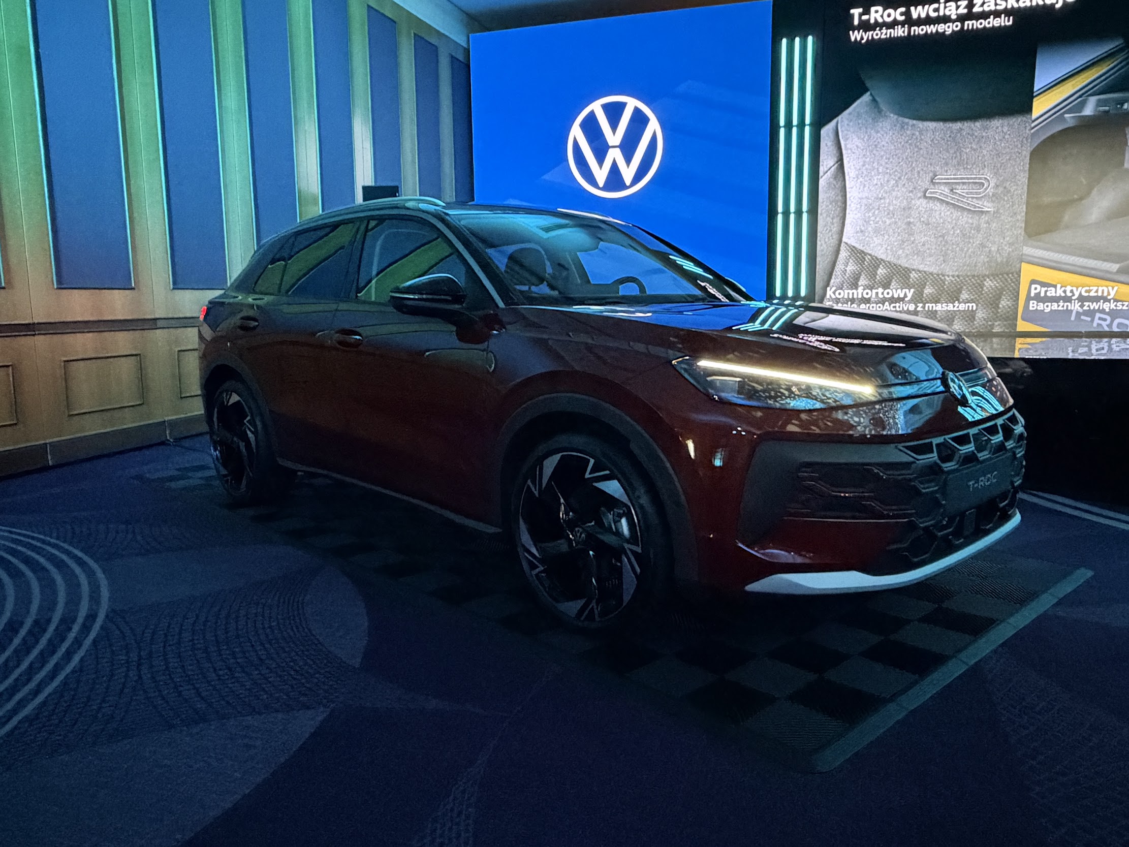 Nowy Volkswagen T-Roc wjeżdża na rynek. Jest większy, dojrzalszy i ma wnętrze z wyższej półki