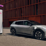 Zdjęcie okładkowe wpisu: Łatwiejsze ładowanie aut elektrycznych Kia. Milion punktów w sieci Kia Charge