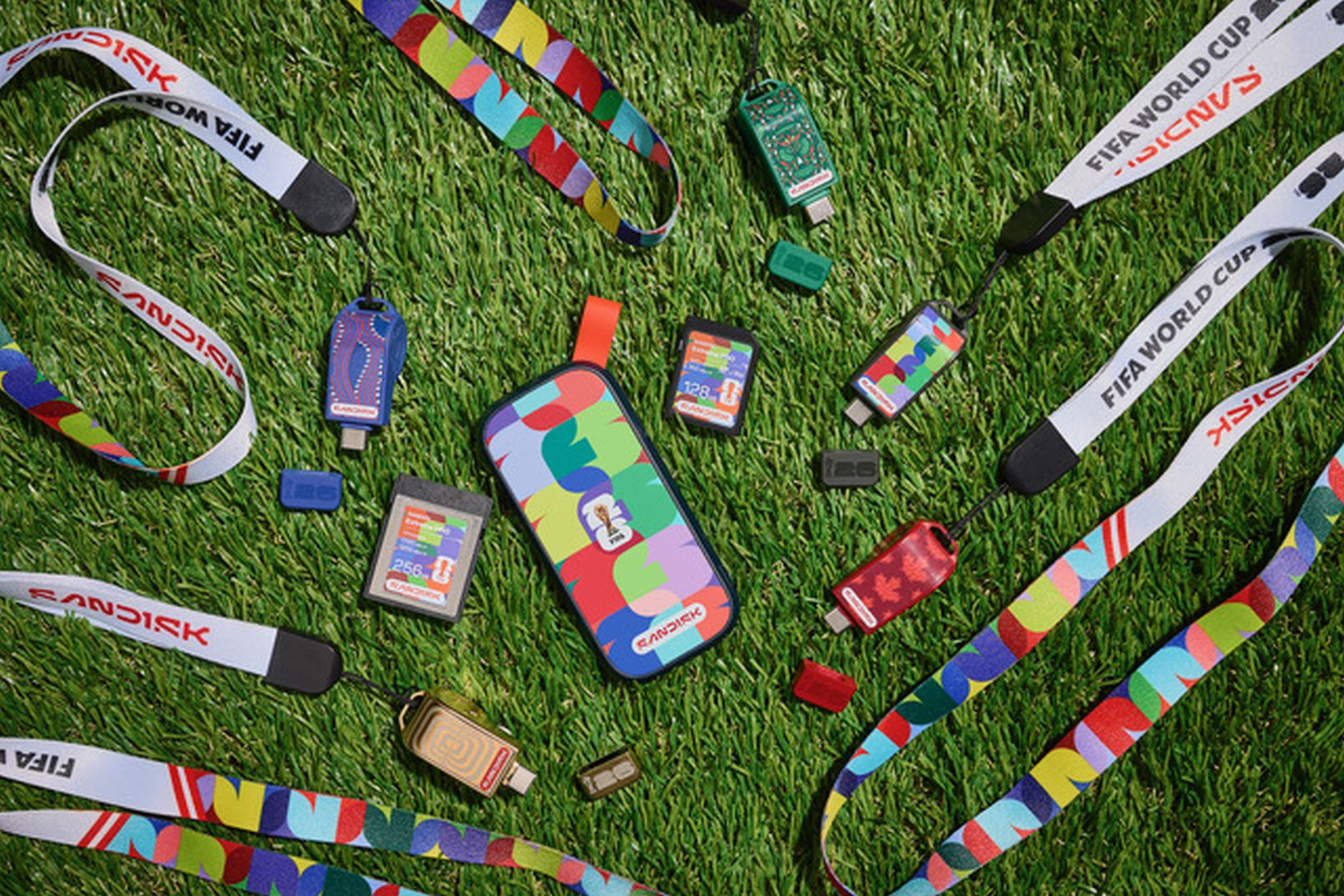 Zdjęcie okładkowe wpisu Sandisk gotowy na Mistrzostwa Świata 2026. Ma pendrive w kształcie gwizdka i szybkie karty 8K