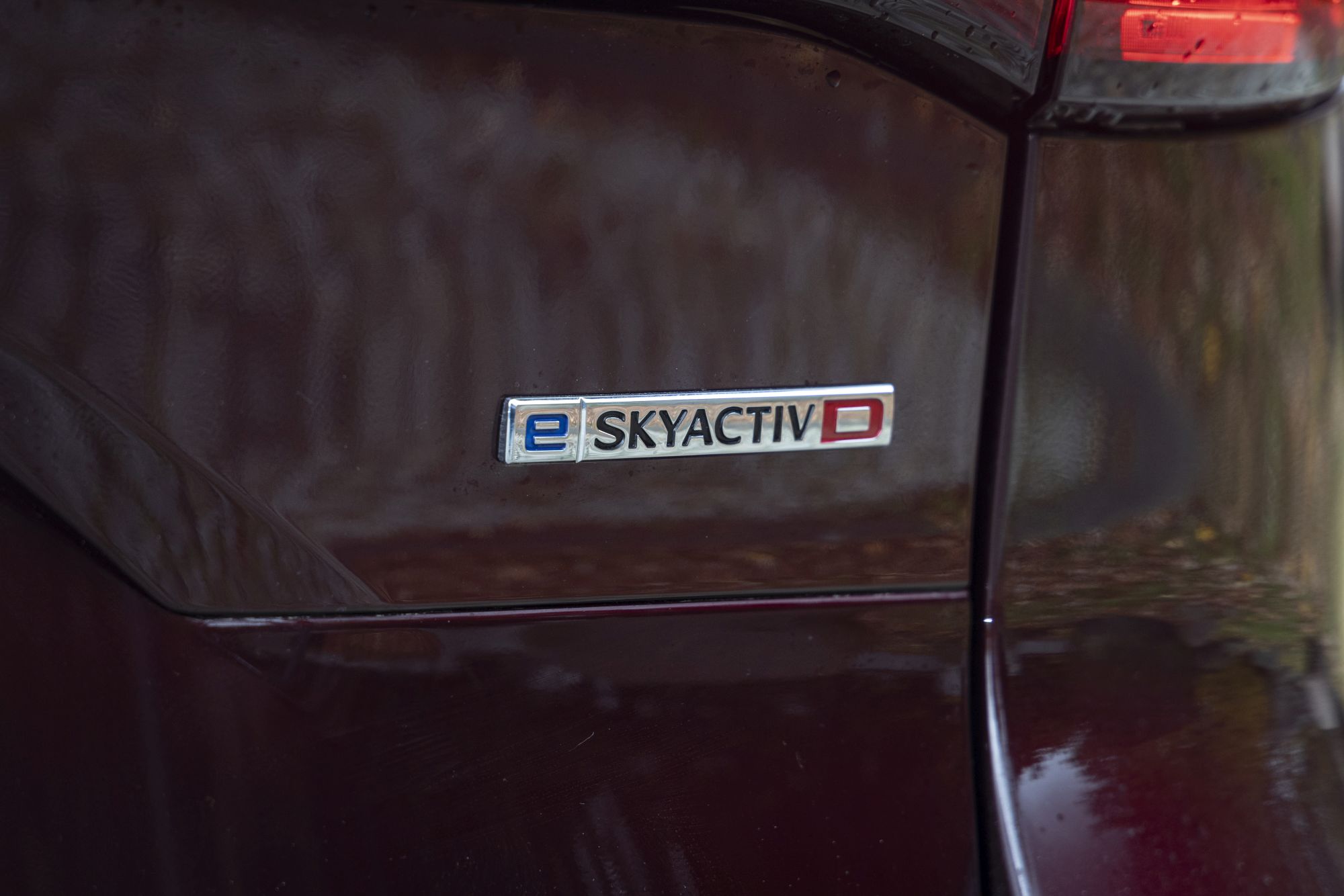 Mazda wygrywa w NSA. Niższa akcyza dla miękkich hybryd zostaje utrzymana