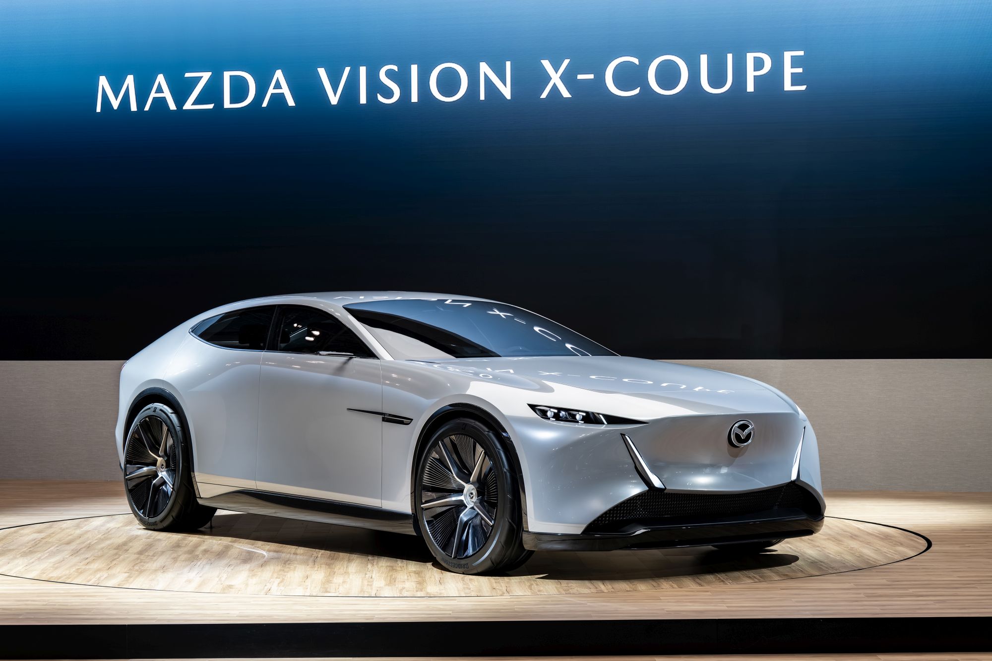 Powrót Wankla i rewolucja w ekologii. Mazda Vision X-Coupe ma 510 KM i wychwytuje CO2 podczas jazdy [galeria]