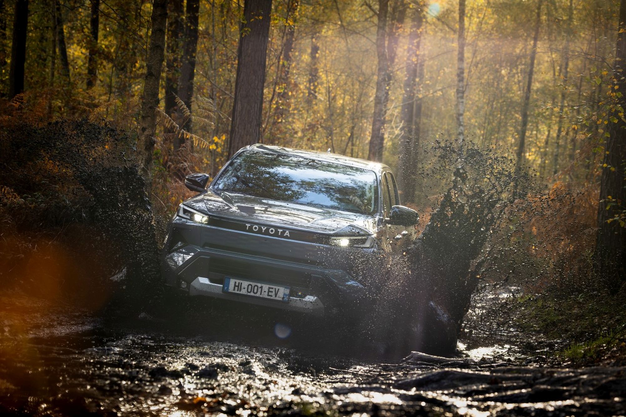 Premiera Toyoty Hilux 9. generacji. Debiutuje wersja elektryczna, ale Diesel zostaje [galeria]