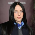 Zdjęcie okładkowe wpisu: „Dlaczego wciąż jesteś miliarderem? Oddaj swoje pieniądze”. 23-letnia Billie Eilish upomina Zuckerberga