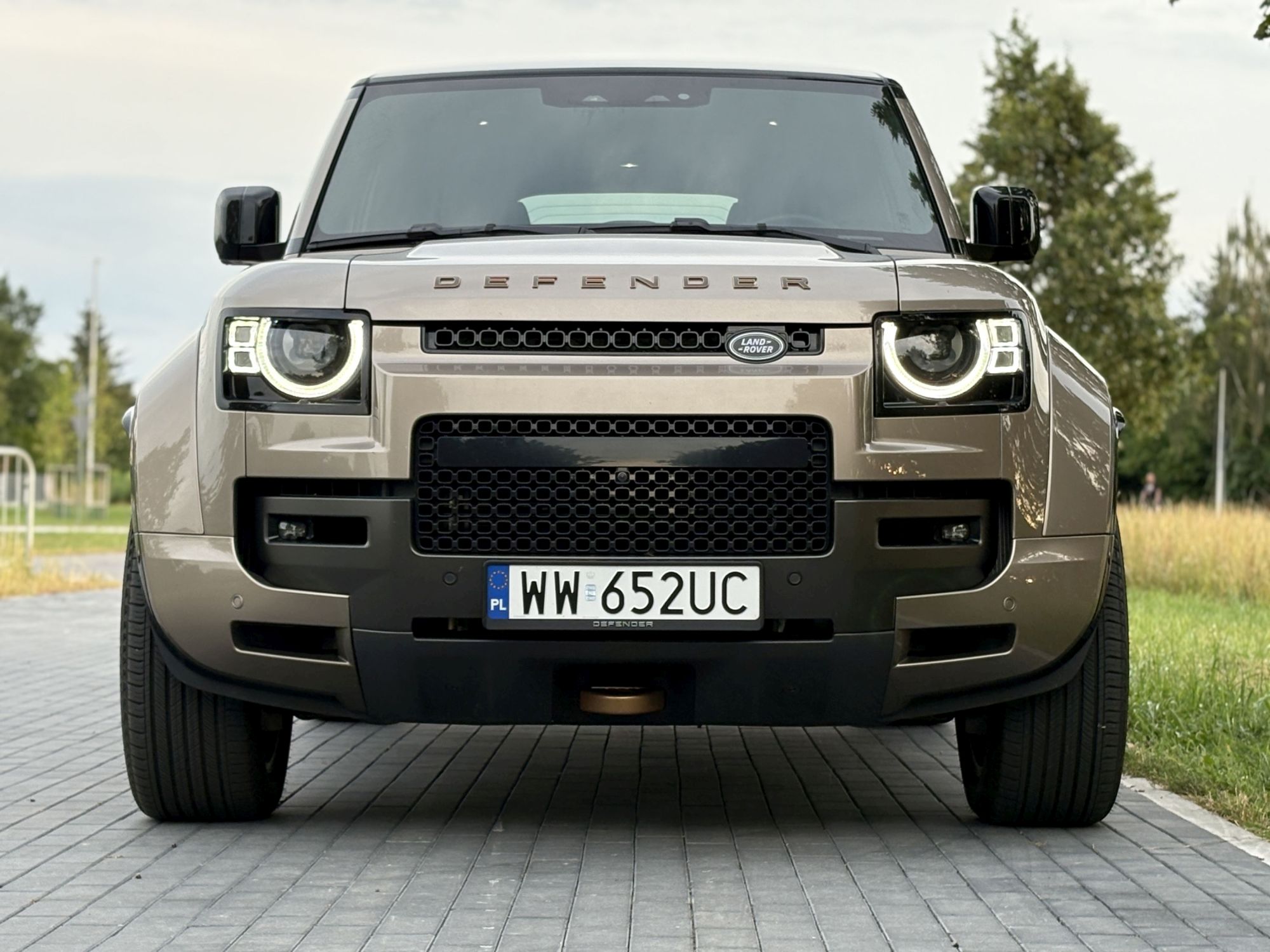 Land Rover Defender OCTA – absurd wart miliona [galeria]