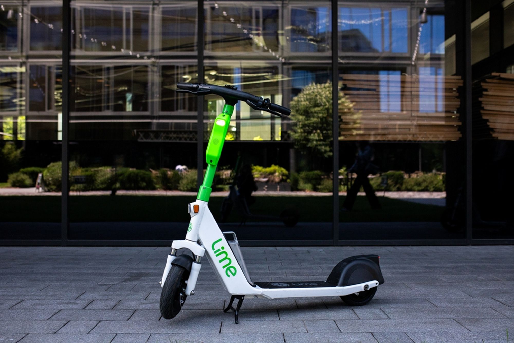 Hulajnogi Lime zostają na zimę. Operator ogłasza całoroczną dostępność w Polsce