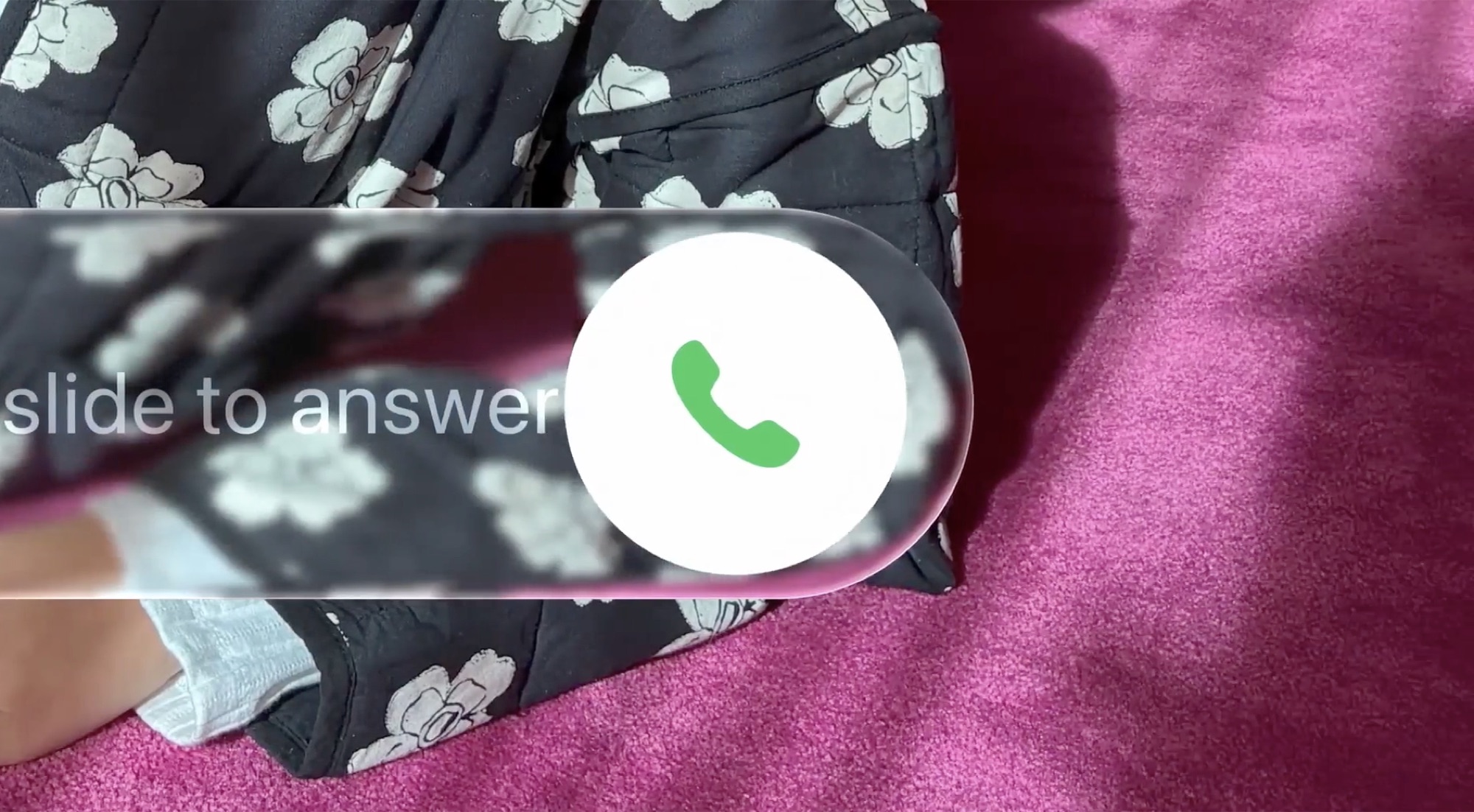 Apple prezentuje galerię projektów w stylu Liquid Glass w iOS 26