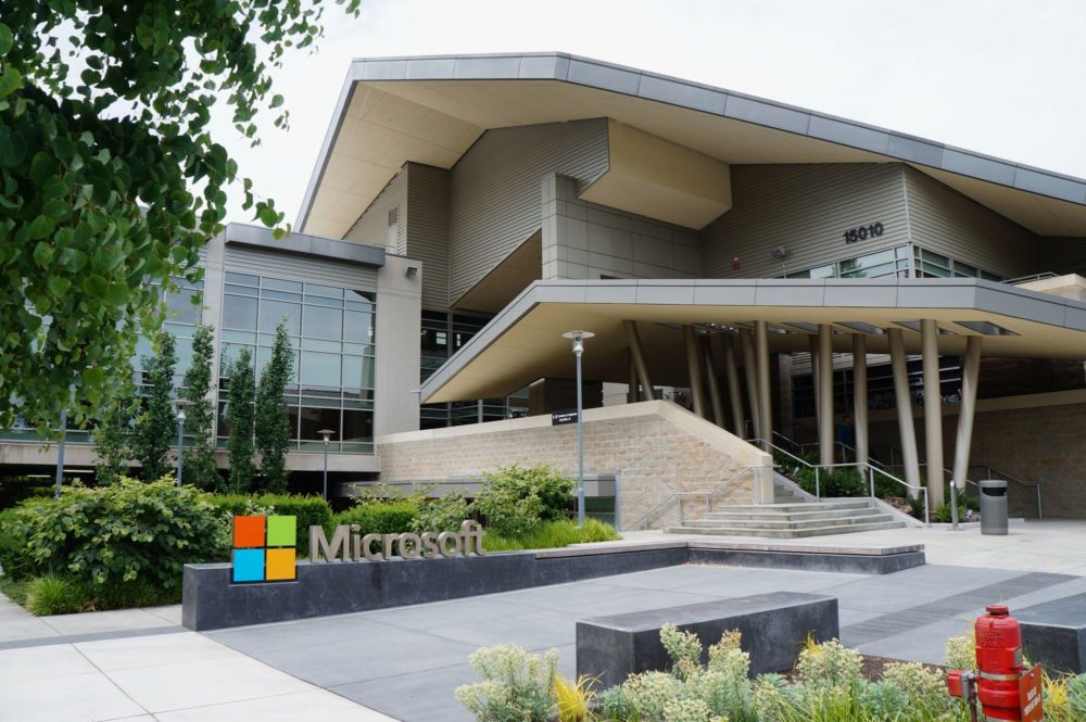 Zdjęcie okładkowe do wpis Windows zaczął się na&nbsp;papierze. Microsoft udostępnił kod pradziadka systemu MS-DOS