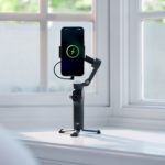 Zdjęcie okładkowe wpisu: Premiera DJI Osmo Mobile 8. Obrót 360 stopni i integracja z Apple DockKit dla iPhone’a