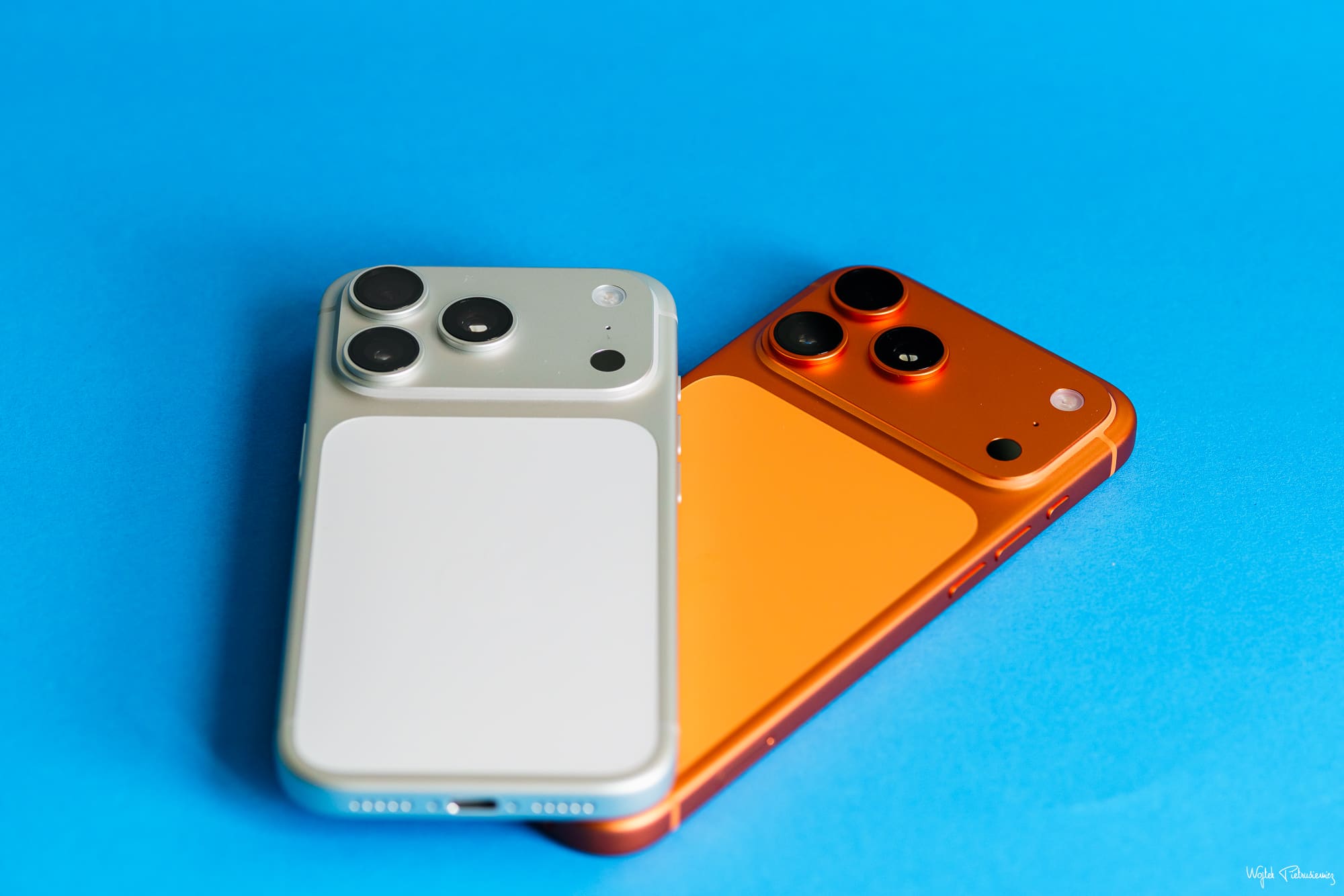 Zdjęcie okładkowe wpisu iOS 26.2 wprowadza nowe funkcje w aplikacjach Apple