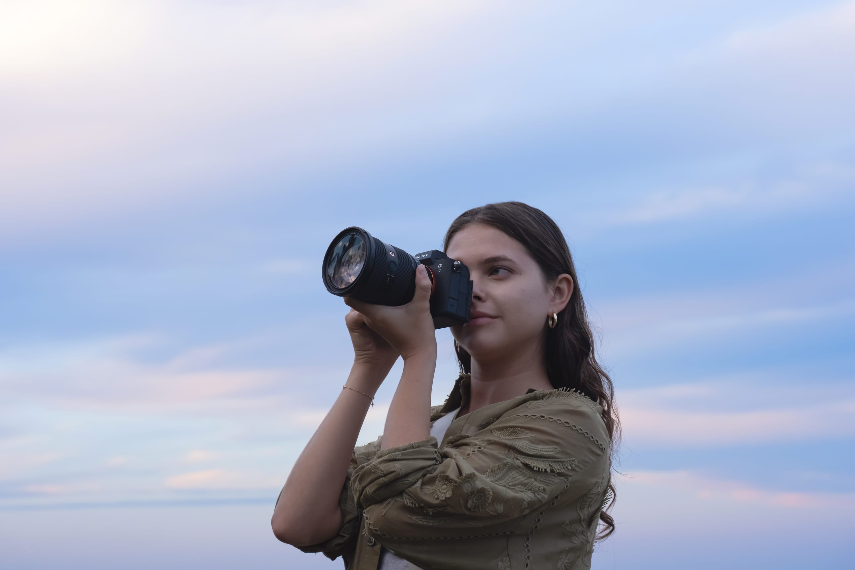 Zdjęcie okładkowe wpisu Sony α7 V i nowy FE 28–70 mm OSS II – pełnoklatkowy duet nowej generacji