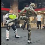 Zdjęcie okładkowe wpisu: Terminator wstał z&nbsp;kolan… i&nbsp;kopnął szefa. Chiński robot T800 udowadnia, że&nbsp;nie&nbsp;jest animacją CGI