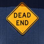 Zdjęcie okładkowe wpisu: Farma telefonów za&nbsp;milion dolarów. Haker obnażył startup a16z, który&nbsp;zalewa TikToka „sztucznymi ludźmi”