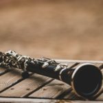 Zdjęcie okładkowe wpisu: AI pomyliło klarnet z&nbsp;karabinem i&nbsp;wywołało lockdown szkoły. Twórcy systemu: „To nie&nbsp;był błąd”