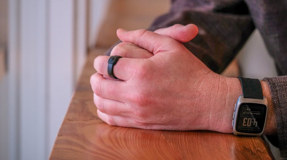 Zdjęcie okładkowe do wpis Twórca Pebble wraca z nowym gadżetem. Index 01 to „zewnętrzna pamięć” na palcu