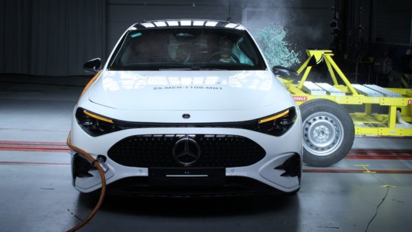 Zdjęcie okładkowe do wpis Mercedes CLA detronizuje rywali, a&nbsp;Tesla bierze dwie korony. Euro NCAP wybrało najbezpieczniejsze auta 2025 roku