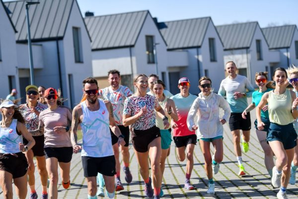 Zdjęcie okładkowe do wpis Chcesz biegać w&nbsp;barwach ASICS? To&nbsp;ostatni dzwonek na&nbsp;zgłoszenie (rekrutacja tylko&nbsp;do&nbsp;niedzieli!)