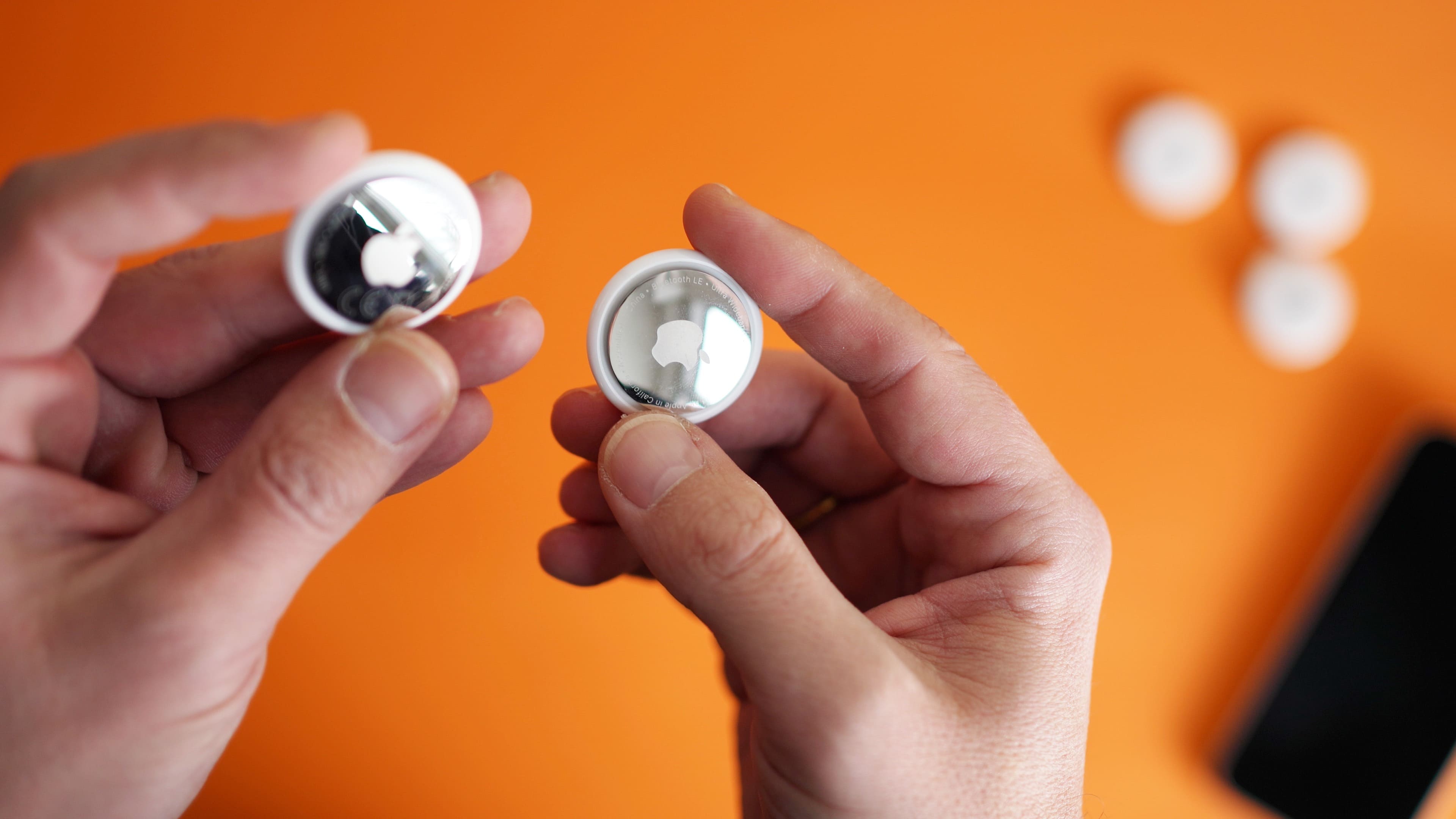 IFixit rozebrało AirTag 2. generacji