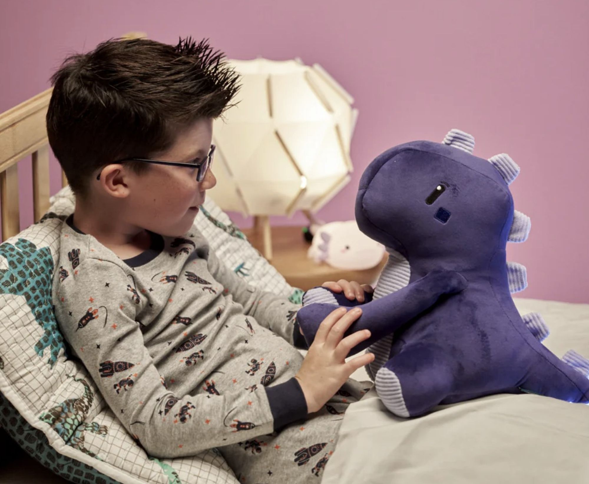 Zdjęcie okładkowe wpisu Pluszowy dinozaur z&nbsp;AI udostępnił sekrety 50 tysięcy dzieci każdemu, kto miał Gmaila