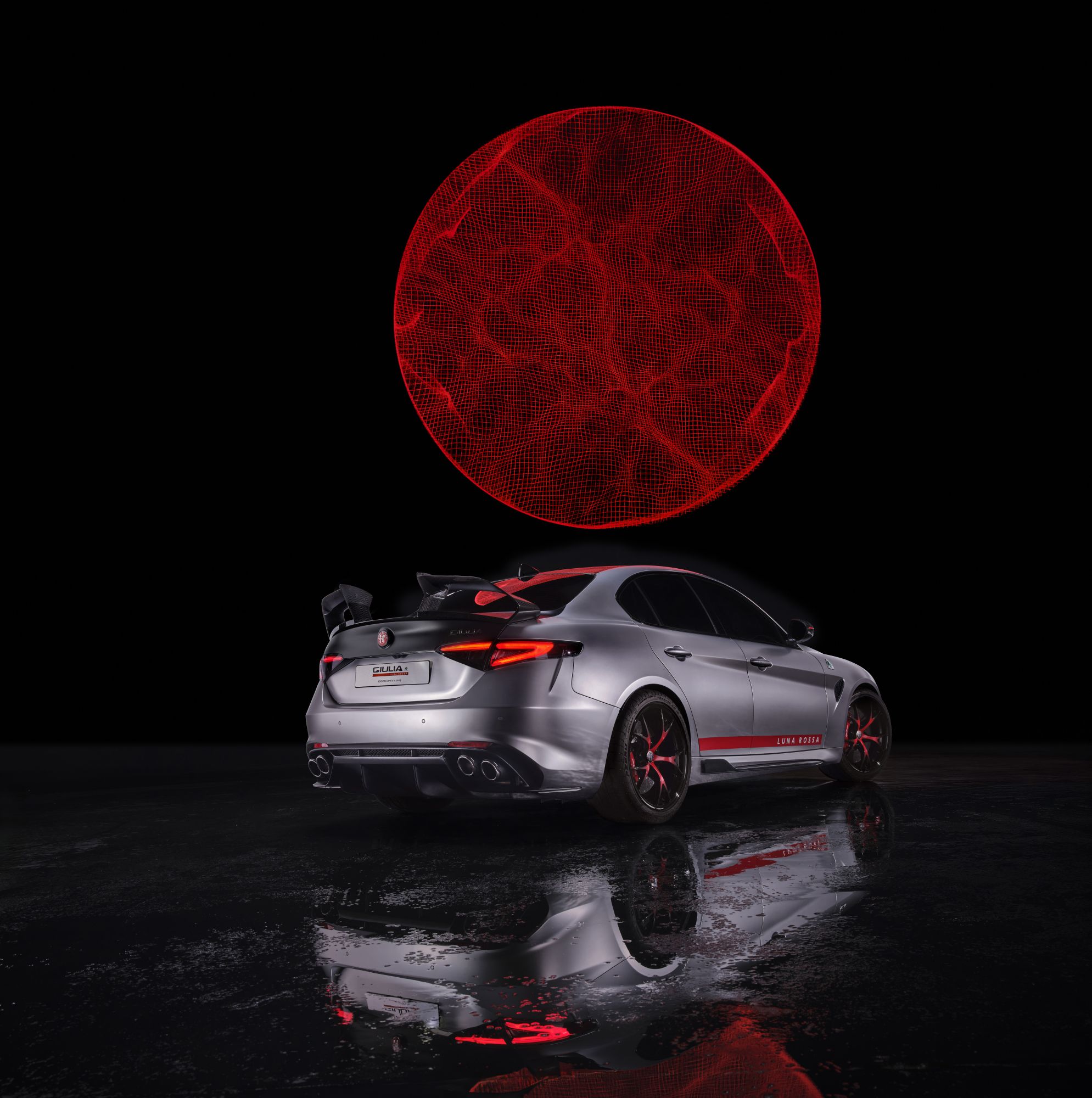 Łabędzi śpiew w karbonowej zbroi. Alfa Romeo Giulia Quadrifoglio Luna Rossa – tylko 10 sztuk i aerodynamika z jachtu [galeria]