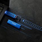 Zdjęcie okładkowe wpisu: Pendrive z&nbsp;własną klawiaturą i&nbsp;„papierami” od&nbsp;służb USA. Kingston IronKey KP200 to&nbsp;cyfrowa twierdza