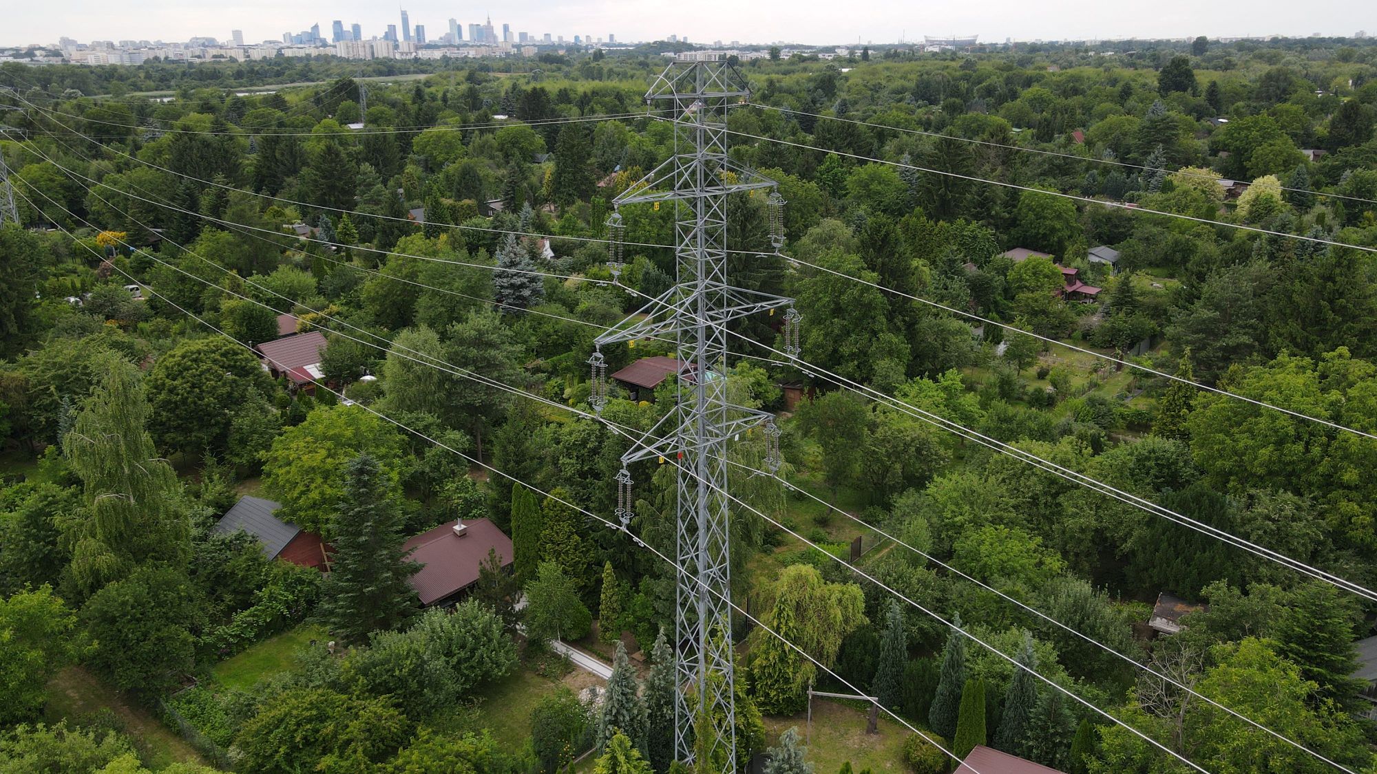 Warszawa pod napięciem. Samochody elektryczne i centra danych wymuszają przebudowę sieci