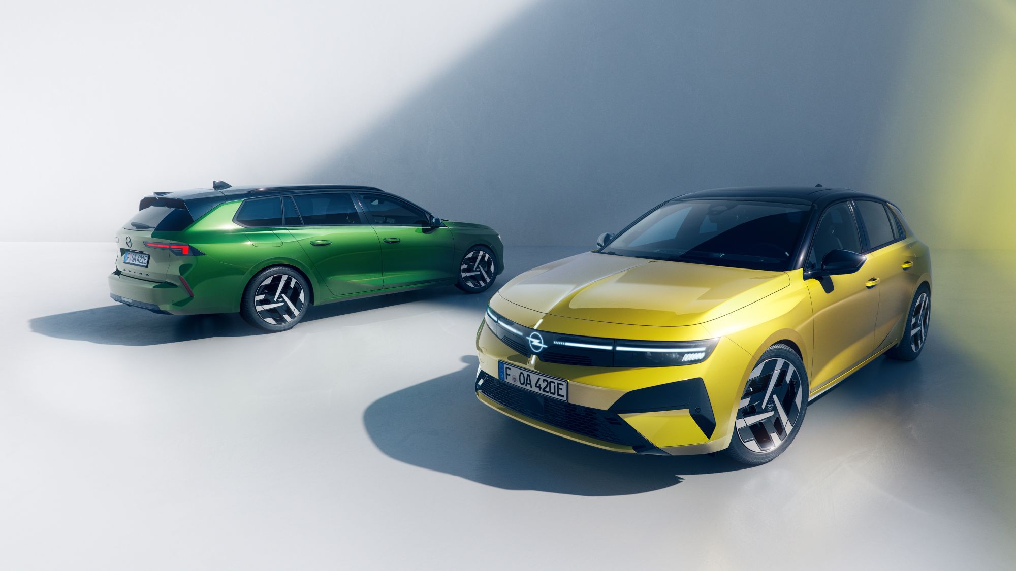 Opel Astra 2026 wjeżdża do Polski. Jest ładniejsza, ma świecące logo i… niższe ceny [galeria]