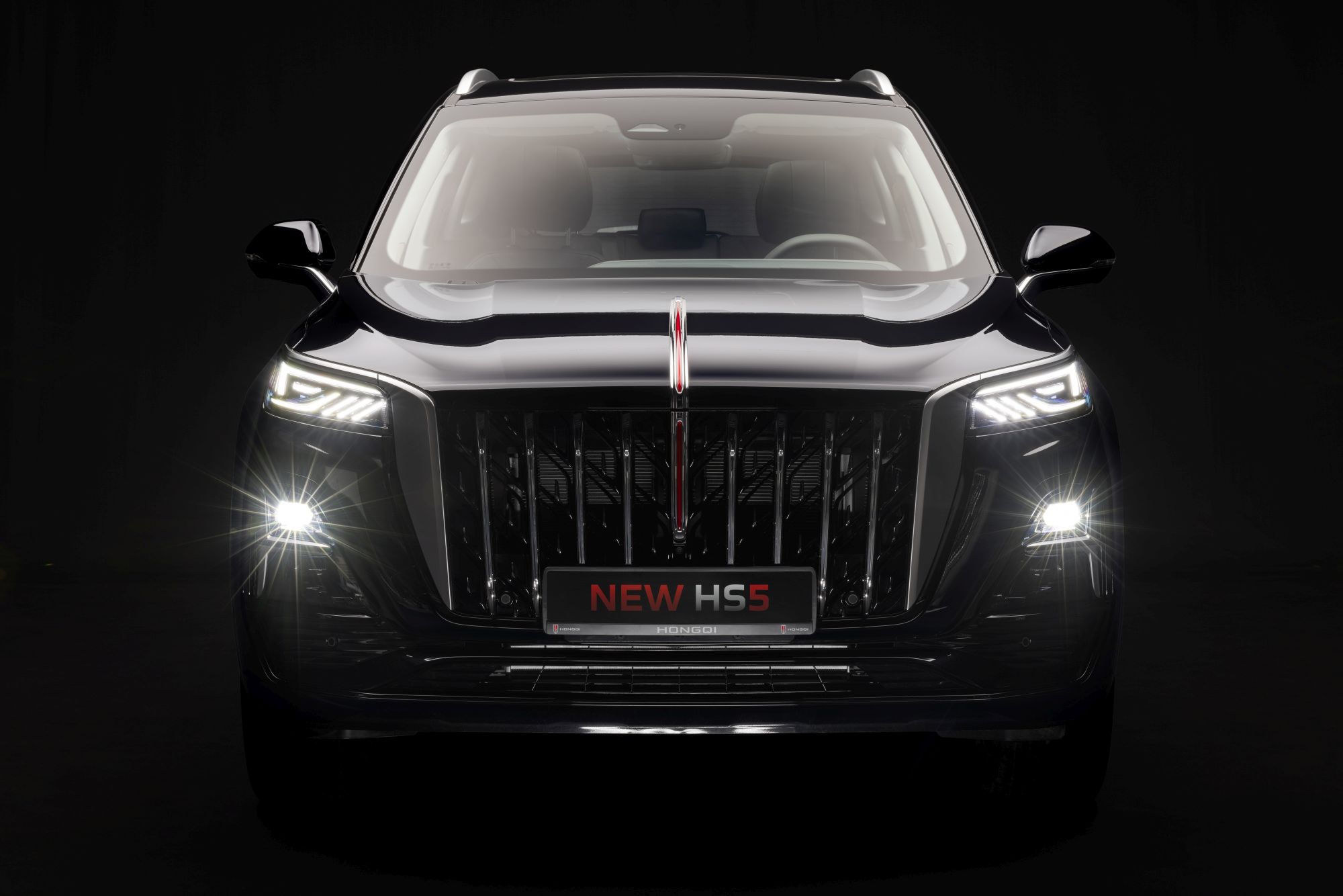Nowy gracz w segmencie D-SUV. Hongqi HS5 debiutuje w Polsce z napędem AWD