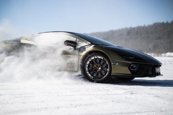Lamborghini odkłada EV