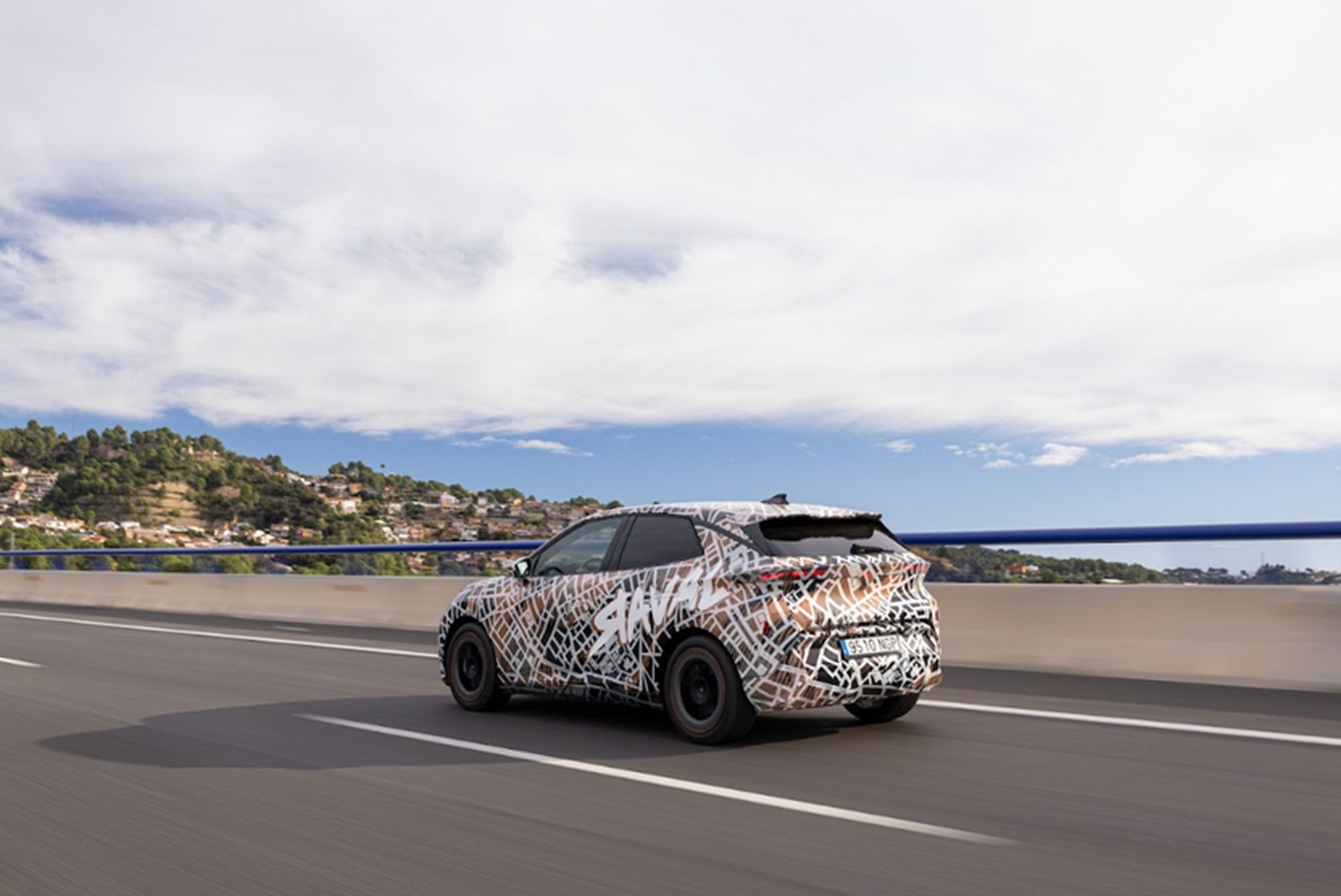 Elektryczny hot-hatch za mniej niż 100 tysięcy? CUPRA Raval szykuje wjazd na ostro