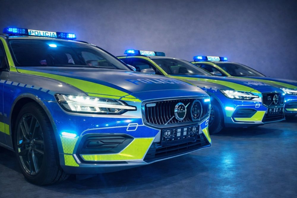 Zdjęcie okładkowe do wpis Wojsko zakazuje wjazdu Volvo, bo&nbsp;to&nbsp;„chiński szpieg”. Zamiast cyberbezpieczeństwa dostaniemy paraliż pod&nbsp;cmentarzem