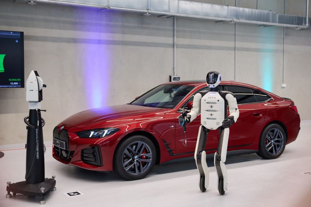 Zdjęcie okładkowe do wpis BMW zatrudnia humanoidalne roboty. Maszyny AEON wyręczą ludzi w&nbsp;Lipsku