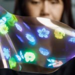 Zdjęcie okładkowe wpisu: Rozciągnij sobie telewizor. Naukowcy stworzyli OLED, który&nbsp;rośnie o&nbsp;200% bez&nbsp;utraty jasności