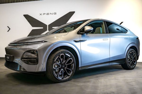 Zdjęcie okładkowe do wpis XPENG mocno wjeżdża w&nbsp;2026 rok. 5 salonów, nowe modele i… roboty. Byliśmy na&nbsp;konferencji [galeria]