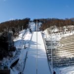 Zdjęcie okładkowe wpisu: Aerodynamika absurdu. Czy&nbsp;skoczkowie naprawdę wstrzykują sobie wypełniacze, żeby&nbsp;oszukać system pomiarowy?