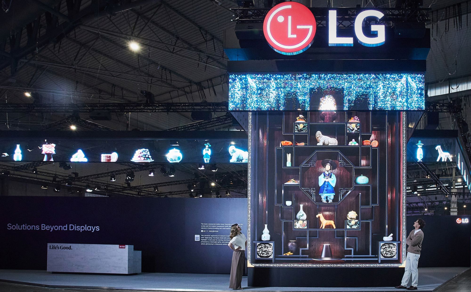 Zdjęcie okładkowe wpisu Koreańska dzielnica w&nbsp;środku Barcelony. LG na&nbsp;ISE 2026 pokazuje „cyfrowy papier” i&nbsp;ekrany Micro LED