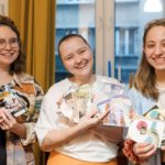 Zdjęcie okładkowe wpisu: Zamiast goździka i&nbsp;rajstop. Polki redefiniują Dzień Kobiet, organizując realną pomoc