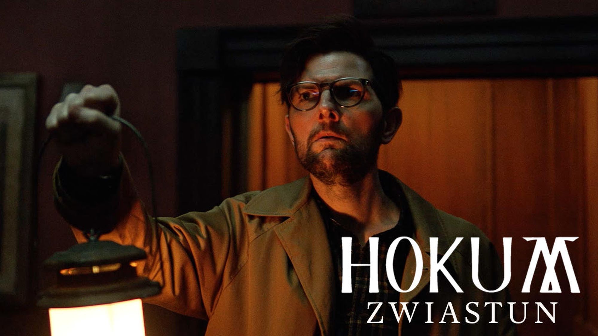 Adam Scott zamienia sterylne biuro na starożytną klątwę. Gwiazda „Rozdzielenia” w nowym horrorze