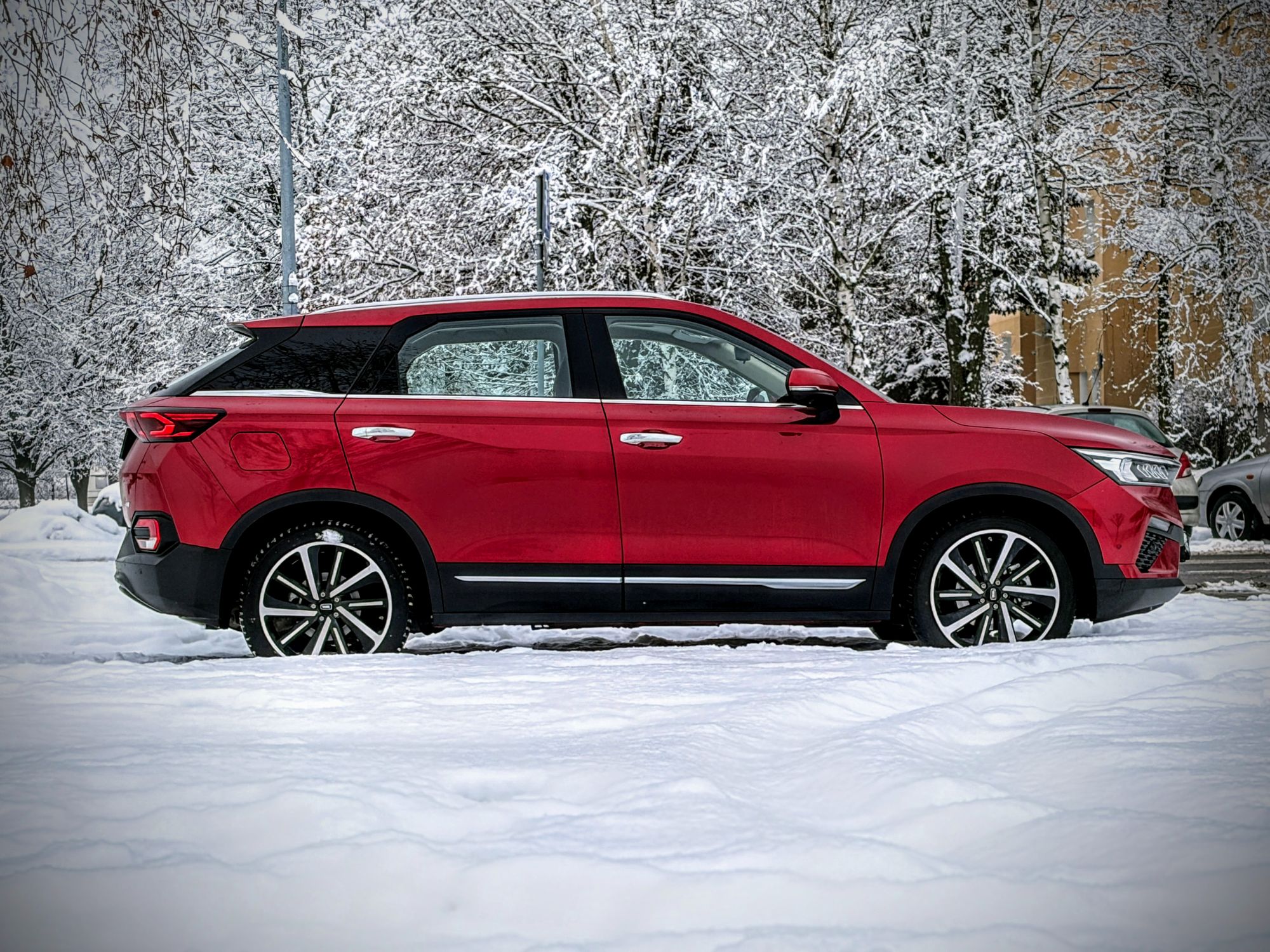 Zamiast billboardów – auto za jazdę próbną. Chińska marka Bestune gra va banque [galeria]