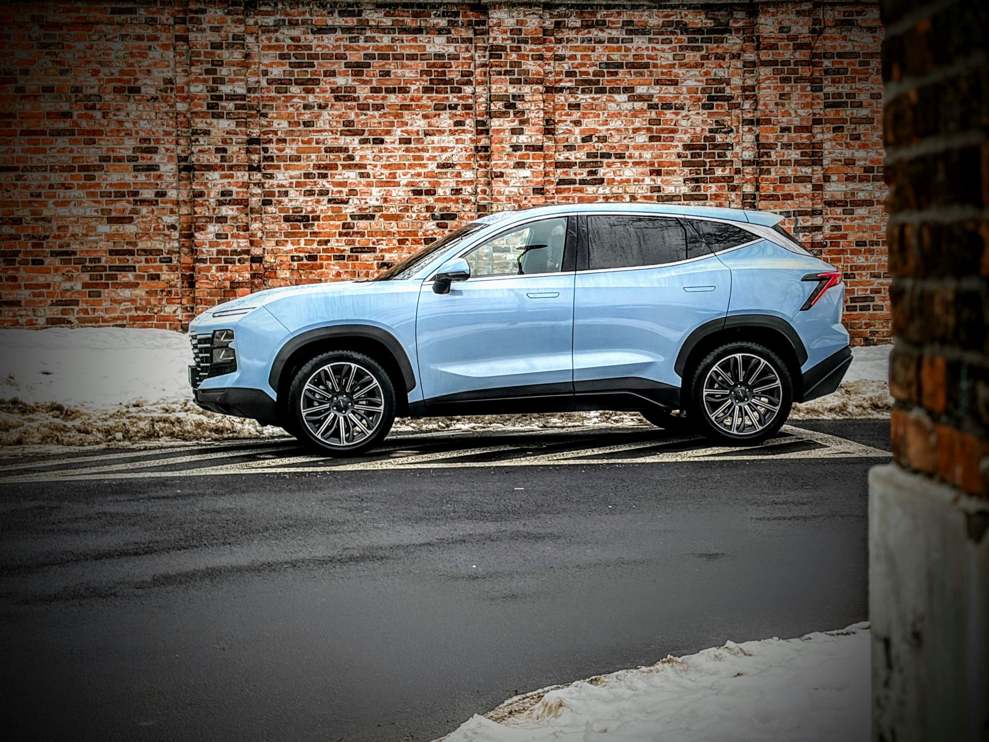 Auto tygodnia #69 – Jetour Dashing 1.6T (197 KM). Kosmiczny design, gadżety i… spory apetyt [galeria]