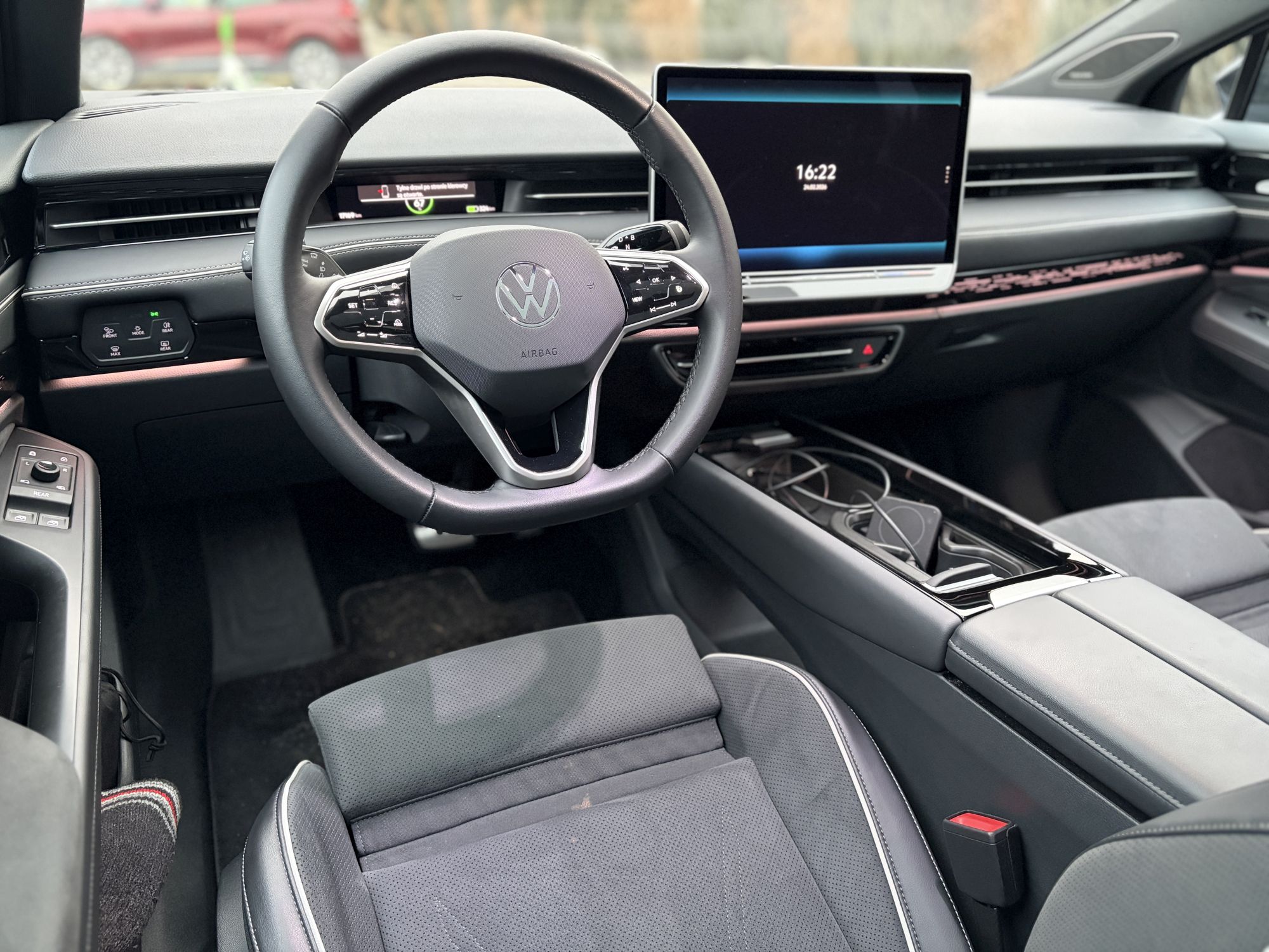 Biuro i rozrywka na czterech kołach. Connectivity i cyfrowy kokpit w Volkswagenie ID.7 Tourer